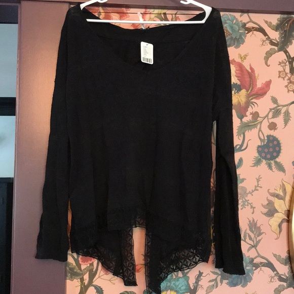 Free People Tops - 🌈NWT🌈 Long sleeved black lacy top